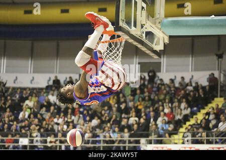 La bestia Douglas dei Globetrotters di Harlem in azione durante un gioco di mostra a PalaRuffini il 06 marzo 2018 a Torino. (Foto di Massimiliano Ferraro/NurPhoto) Foto Stock