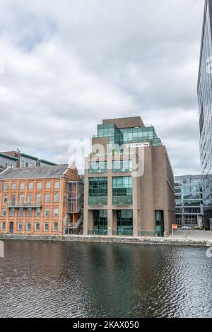 Dublino, Irlanda - 8 luglio 2022 "un'altra giornata nuvolosa a Dublino, Docklands District" Foto Stock