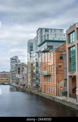 Dublino, Irlanda - 8 luglio 2022 "un'altra giornata nuvolosa a Dublino, Docklands District" Foto Stock