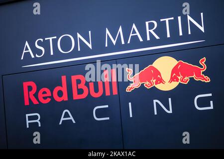 BARCELLONA, SPAGNA - 09 MARZO: Logo dell'Aston Martin Red Bull Tag Heuer RB14 durante il giorno quattro delle prove invernali F1 al circuito di Catalunya il 9 marzo 2018 a Montmelo, Spagna. (Foto di Xavier Bonilla/NurPhoto) Foto Stock