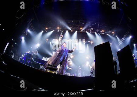 La rock band americana Toto si esibisce dal vivo al Mediolanum Forum Assago Milano Italia. (Foto di Roberto Finizio/NurPhoto) Foto Stock