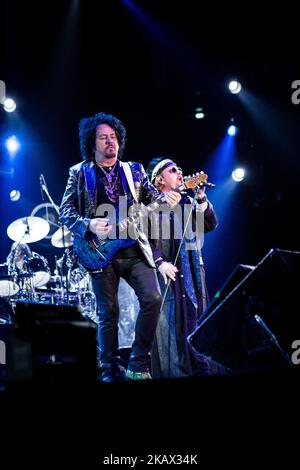 La rock band americana Toto si esibisce dal vivo al Mediolanum Forum Assago Milano Italia. (Foto di Roberto Finizio/NurPhoto) Foto Stock