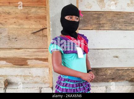 Migliaia di donne indigene provenienti da tutti i caracoli Zapatisti, così come da 27 stati del paese e 34 paesi del mondo, tutte convocate dal Comitato Clandestino rivoluzionario Indigeno-comando Generale dell'Esercito Zapatista di Liberazione Nazionale (EZLN). Le donne hanno iniziato ad arrivare al Caracol di Morelia, situato ad Altamirano, per partecipare al 'primo incontro internazionale, politico, artistico, sportivo e culturale delle donne che combattono' il 12 marzo 2018 a Chiapas, Messico (Foto di Carlos Tischler/NurPhoto) Foto Stock