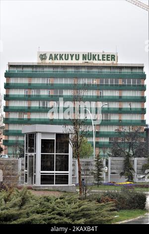 Una vista esterna della sede centrale della Akkuyu Nuclear Joint Stock Company è raffigurata il 29 marzo 2018 nel distretto di Sogutozu ad Ankara, in Turchia. Akkuyu è un progetto congiunto sviluppato dai governi di Russia e Turchia per costruire e gestire una centrale nucleare nella città turca costiera meridionale di Mersin. (Foto di Altan Gocher/NurPhoto) Foto Stock