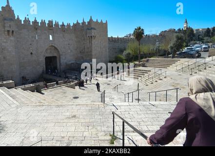 Una vista sulla porta di Damasco, una delle molte porte d'ingresso alla Città Vecchia di Gerusalemme. Mercoledì 14 marzo 2018, a Gerusalemme, Israele. (Foto di Artur Widak/NurPhoto) Foto Stock