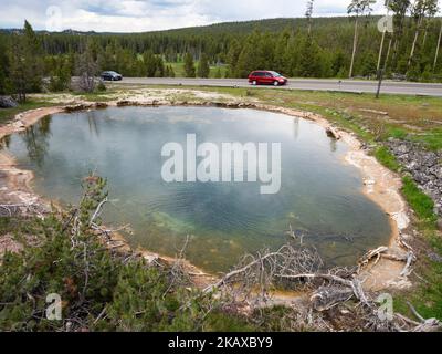 Piscina in pelle, Fountain Paint Pots, parco nazionale di Yellowstone, Wyoming, USA, Giugno 2019 Foto Stock