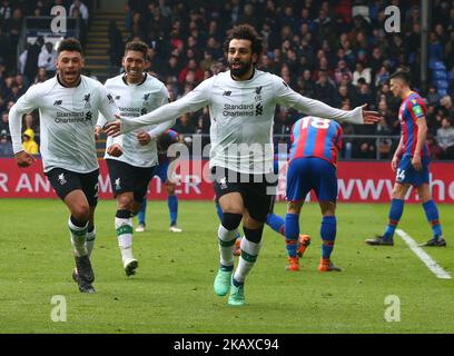 Mohamed Salah di Liverpool festeggia il suo secondo gol durante la partita della Premiership League tra Crystal Palace e Liverpool a Wembley, Londra, Inghilterra, il 31 marzo 2018. (Foto di Kieran Galvin/NurPhoto) Foto Stock