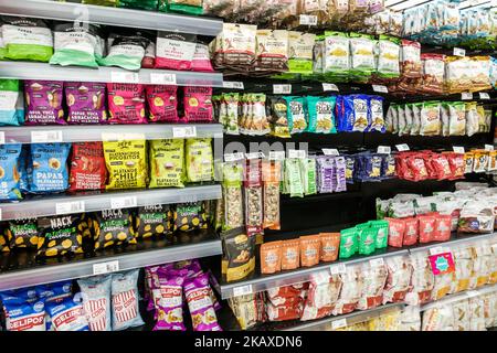 Bogota Colombia,El Chico Calle 93a Fithub Fithub.com online supermercato prodotti sani servizio di consegna, Jefe Nack Crew dadi snack esposizione vendita Foto Stock