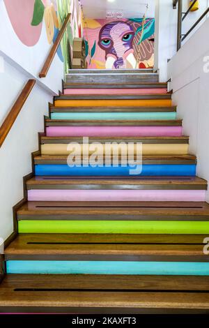 Bogota Colombia, El Chico Carrera 11, SAMA Gastro Healthy Bar restaurante Steps colorato, ristorante ristoranti cena mangiare fuori caffè informali Foto Stock