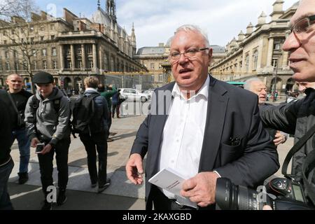 Gerard Filoche ex membro del Partito socialista francese (PS) Gerard Filoche attende davanti alla corte di Parigi, in Francia, il 11 aprile 2018 (Foto di Michel Stoupak/NurPhoto) Foto Stock