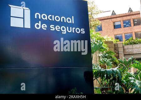 Bogotà Colombia, El Chico Calle 94, entrata esterna anteriore, Nacional de Seguros segno compagnia di assicurazione, colombiani colombiani ispanici S Foto Stock