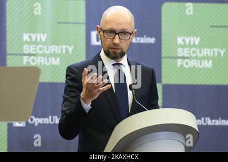 L'ex primo ministro dell'Ucraina Arseniy Yatsenyuk durante il 11th Forum di sicurezza di Kiev, il 12 aprile 2018 a Kiev, Ucraina. (Foto di Maxym Marusenko/NurPhoto) Foto Stock