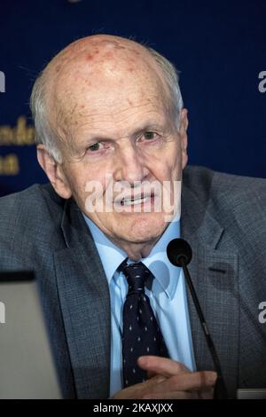 Frank von Hippel è Senior Research Physicist e Professore di Affari pubblici e internazionali emerito alla Princeton University parla durante una conferenza stampa sullo stoccaggio del combustibile nucleare esaurito presso il Foreign Correspondent Press Club ( FCCJ ) a Tokyo, Giappone il 19 aprile 2018. Invece di immagazzinare combustibile nucleare esaurito, la politica del Giappone è stata quella di rielaborarlo per separare il plutonio da riutilizzare. Questa politica, unica tra gli stati non dotati di armi nucleari, ha suscitato preoccupazioni da una serie di fonti. Frank von Hippel, ritiene che il Giappone debba smaltire il suo plutonio piuttosto che r Foto Stock