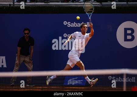 BARCELLONA, SPAGNA - APRILE 26: Albert RAMOS-VINOLAS dalla Spagna durante il Barcellona Open Banc Sabadell 66° Trofeo Conde de Godo al Reial Club Tenis Barcellona il 26 aprile 2018 a Barcellona. (Foto di Xavier Bonilla/NurPhoto) Foto Stock