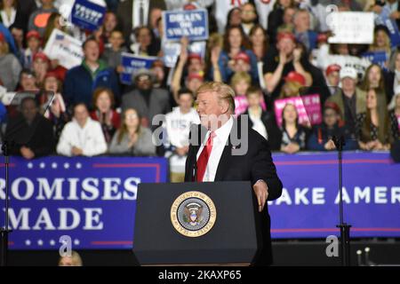 Il presidente Donald J. Trump tiene un rally Make America Great Again al Total Sports Park di Washington, Michigan, il 28 aprile 2018 (Foto di Kyle Mazza/NurPhoto) Foto Stock