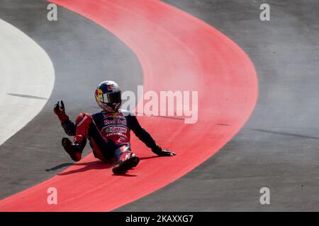 La caduta di Jake Gagne del Reb Bull Honda World Superbike Team durante le prove libere 3 del Motul FIM Superbike Championship, round italiano, sul circuito Internazionale 'Enzo e Dino Ferrari', il 11 maggio 2018 a Imola (Foto di Danilo di Giovanni/NurPhoto) Foto Stock