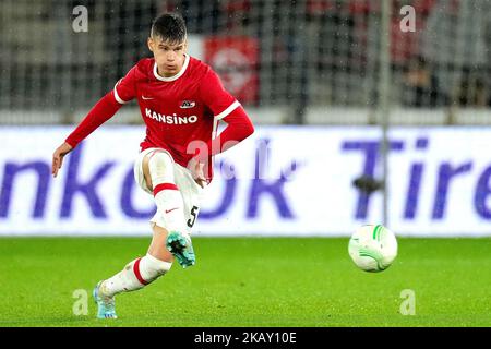 ALKMAAR - Milos Kerkez di AZ Alkmaar durante la partita della UEFA Conference League tra AZ Alkmaar e SK Dnipro-1 allo stadio AFAS il 3 novembre 2022 ad Alkmaar, Paesi Bassi. ANP ED DEL POL Foto Stock