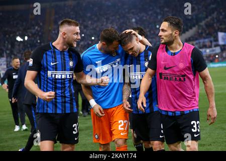 SS Lazio vs FC Inter - Serie A Milano Skriniar, Daniele Padelli e Mauro Icardi dell'Internazionale festeggiano dopo la partita allo Stadio Olimpico di Roma il 20 maggio 2018 (Foto di Matteo Ciambelli/NurPhoto) Foto Stock