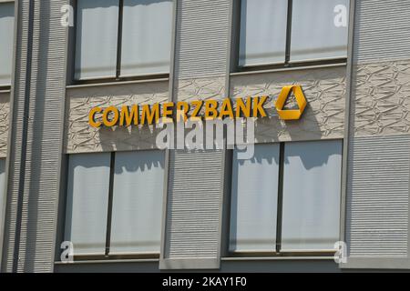 Il logo della società tedesca di servizi bancari e finanziari con sede a Francoforte, Assia, Germania Commerzbank è visto a Monaco. (Foto di Alexander Pohl/NurPhoto) Foto Stock