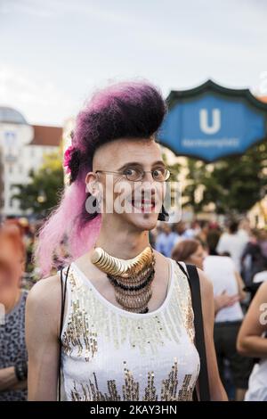 Il 26 maggio 2018 a Berlino, in Germania, la gente partecipa a un Tuntenpaziergang (Queer Queens Walk) per protestare contro l'omofobia e per i diritti e la diversità delle LGBTI. (Foto di Emmanuele Contini/NurPhoto) Foto Stock