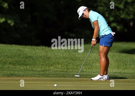 La NASA Hataoka di Ibaraki, Giappone, segue il suo putt sul green 4th durante il terzo round del LPGA Volvik Championship al Travis Pointe Country Club di Ann Arbor, MI, il 26 maggio 2018. (Foto di Amy Lemus/NurPhoto) Foto Stock