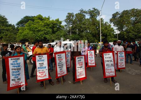 La “Federazione degli studenti” di sinistra del Bangladesh ha protestato contro il fuoco incrociato in corso a Dhaka il 5 giugno 2018. Più di 128 presunti trafficanti di droga sono stati uccisi e migliaia detenuti in Bangladesh nelle ultime due settimane in un giro di narcotici in stile filippino che ha sollevato preoccupazioni riguardo alle uccisioni extragiudiziali. (Foto di Mehedi Hasan/NurPhoto) Foto Stock