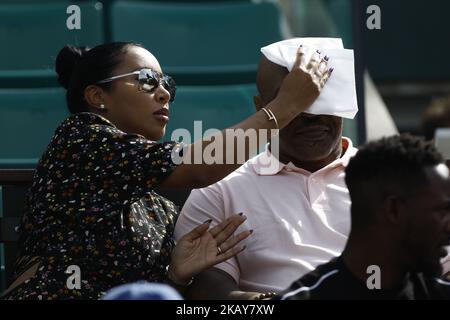 Mike Tyson e Lakiha Spicer partecipano alla partita di tennis durante il Torneo Roland Garros di Parigi, in Francia, il 7 giugno 2018. (Foto di Mehdi Taamallah/NurPhoto) Foto Stock