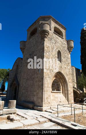 Il monastero bizantino di Panagia Filerimos si trova su una collina sopra Ialyssos. Isola di Rodi, Grecia Foto Stock