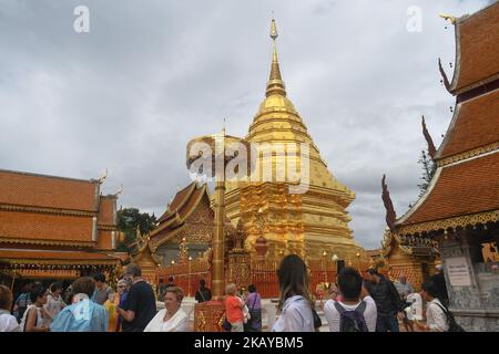 Una vista interna del tempio Wat Phrathat Doi Suthep vicino a Chiang mai. Mercoledì 13 giugno 2018, a Wat Phrathat Doi Suthep, Chiang mai, Thailandia. (Foto di Artur Widak/NurPhoto) Foto Stock