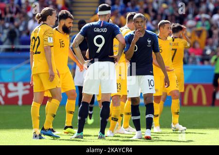 Olivier Giroud e Kylian Mbappe (R) di Francia, durante la Coppa del mondo FIFA 2018, la partita di gruppo C tra Francia e Australia alla Kazan Arena il 16 giugno 2018 a Kazan, Russia. (Foto di Mehdi Taamallah / NurPhoto) Foto Stock