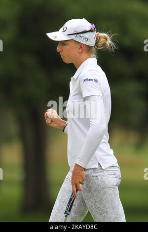 Sophia Popov di Heidelberg, Germania reagisce dopo aver indossato il green 16th durante il terzo round del Meijer LPGA Classic Golf Tournament al Blythefield Country Club di Belmont, MI, USA Sabato 16 giugno 2018. (Foto di Amy Lemus/NurPhoto) Foto Stock