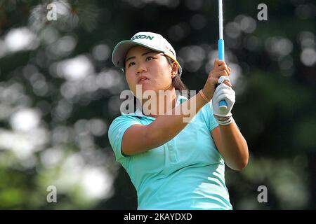 La NASA Hataoka di Ibaraki, Giappone, segue il suo tiro dal tee 2nd durante l'ultimo round del Meijer LPGA Classic Golf Tournament al Blythefield Country Club di Belmont, MI, USA Domenica, 17 Giugno 2018. (Foto di Amy Lemus/NurPhoto) Foto Stock