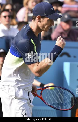 Andy Murray in Gran Bretagna reagisce ai Nick Kyrgios australiani durante la loro prima partita maschile di single al torneo ATP Queen's Club Championships di tennis nella parte ovest di Londra, Regno Unito, il 19 giugno 2018. Andy Murray in Gran Bretagna è stato battuto 2-6, 7-6 (7/4), 7-5 dall'australiano Nick Kyrgios nel primo turno del Queen's Club. (Foto di Alberto Pezzali/NurPhoto) Foto Stock