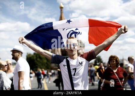 I fan francesi si rallegrano alla Piazza Rossa il 25 giugno 2018 a Mosca, Russia. (Foto di Mehdi Taamallah/NurPhoto) Foto Stock