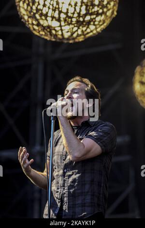 "Pearl Jam live at Stadio Euganeo" Concerto dei Pearl Jam a Padova presso lo Stadio Euganeo. Padova 24 giugno 2018. Nella foto Eddie Vedder (Foto di Roberto Silvino/NurPhoto) Foto Stock