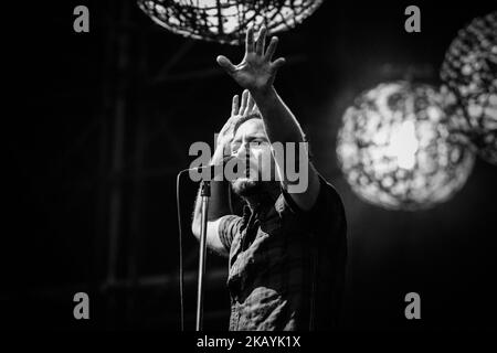 "Pearl Jam live at Stadio Euganeo" Concerto dei Pearl Jam a Padova presso lo Stadio Euganeo. Padova 24 giugno 2018. Nella foto Eddie Vedder (Foto di Roberto Silvino/NurPhoto) Foto Stock