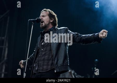 "Pearl Jam live at Stadio Euganeo" Concerto dei Pearl Jam a Padova presso lo Stadio Euganeo. Padova 24 giugno 2018. Nella foto Eddie Vedder (Foto di Roberto Silvino/NurPhoto) Foto Stock