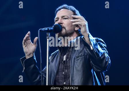 "Pearl Jam live at Stadio Euganeo" Concerto dei Pearl Jam a Padova presso lo Stadio Euganeo. Padova 24 giugno 2018. Nella foto Eddie Vedder (Foto di Roberto Silvino/NurPhoto) Foto Stock