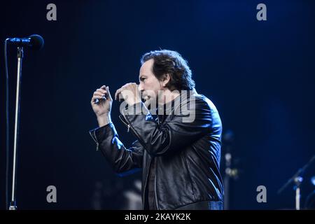 "Pearl Jam live at Stadio Euganeo" Concerto dei Pearl Jam a Padova presso lo Stadio Euganeo. Padova 24 giugno 2018. Nella foto Eddie Vedder (Foto di Roberto Silvino/NurPhoto) Foto Stock