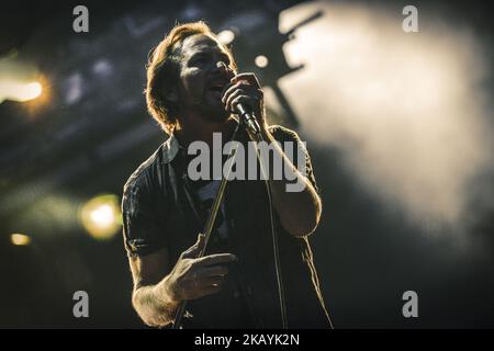 "Pearl Jam live at Stadio Euganeo" Concerto dei Pearl Jam a Padova presso lo Stadio Euganeo. Padova 24 giugno 2018. Nella foto Eddie Vedder (Foto di Roberto Silvino/NurPhoto) Foto Stock