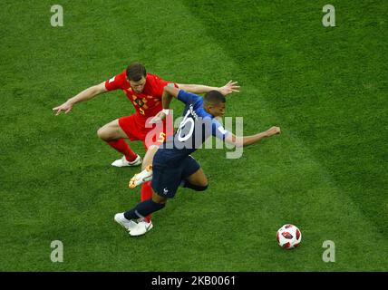 Francia / Belgio - Semifinale Coppa del mondo FIFA Russia 2018 Jan Vertonghen (Belgio) e Kylian Mbappe (Francia) allo stadio di San Pietroburgo in Russia il 10 luglio 2018. (Foto di Matteo Ciambelli/NurPhoto) Foto Stock