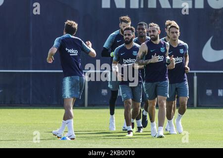 Paco Alcacer dalla Spagna, Douglas Pereira dal Brasile durante la prima sessione di allenamento FC Barcelona della pre-stagione 2018/2019 la Liga a Ciutat sportiva Joan Gamper, Barcellona, il 11 luglio 2018. (Foto di Xavier Bonilla/NurPhoto) Foto Stock