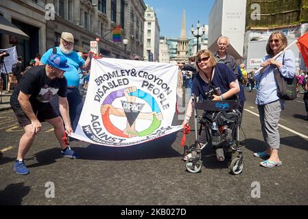 Migliaia di londinesi si sono riuniti oggi per protestare contro la visita di Stato di Donald Trump a Londra, Regno Unito, il 13 luglio 2018 (Foto di Karyn Louise/NurPhoto) Foto Stock