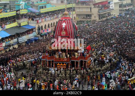 Devoti indù durante il festival di Rathyatra a Puri, Odisha, India, il 14 luglio 2018 (Foto di Str/NurPhoto) Foto Stock