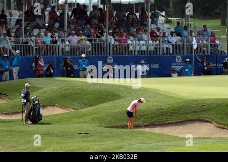 Celine Herbin of France esce dal bunker verso il green 18th durante l'ultimo round del torneo di golf Marathon LPGA Classic all'Highland Meadows Golf Club di Sylvania, Ohio, USA, domenica 15 luglio 2018. (Foto di Jorge Lemus/NurPhoto) Foto Stock