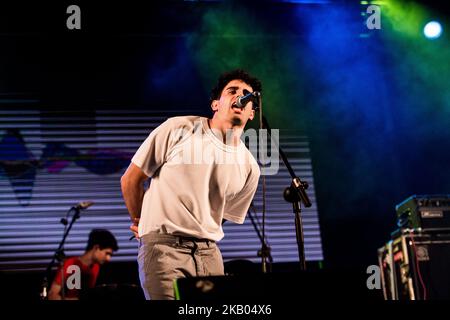 Diego Ibanez della band spagnola Carolina durante suona sul palco all'International Benicassim Festival 2018 il 19 luglio 2018 a Benicassim, Spagna. (Foto di Maria Jose Segovia/NurPhoto) Foto Stock