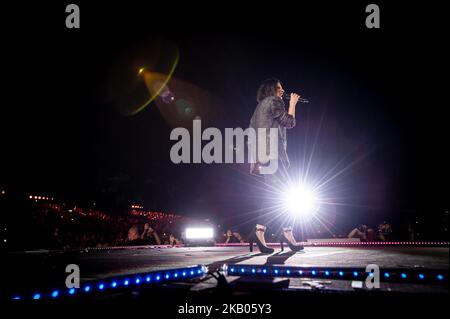 Laura Pausini si esibisce in diretta sul palco a Roma al Circo massimo di Roma il 22 luglio 2018. (Foto di Giuseppe Maffia/NurPhoto) Foto Stock