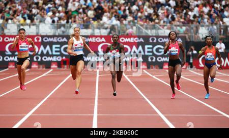 L-R Jenna Prandini degli Stati Uniti Dafne Schippers dei Paesi Bassi Dina Asher-Smith di Gran Bretagna e Irlanda del Nord Shericka Jackson di Giamaica ed Elaine Thompson di Giamaica competono nelle 200m Donne durante i Giochi per l'anniversario di Muller IAAF Diamond League Day Two allo stadio di Londra il 22 luglio, 2018 a Londra, Inghilterra. (Foto di Action Foto Sport/NurPhoto) Foto Stock