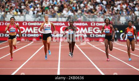 L-R Jenna Prandini degli Stati Uniti Dafne Schippers dei Paesi Bassi Dina Asher-Smith di Gran Bretagna e Irlanda del Nord Shericka Jackson di Giamaica ed Elaine Thompson di Giamaica competono nelle 200m Donne durante i Giochi per l'anniversario di Muller IAAF Diamond League Day Two allo stadio di Londra il 22 luglio, 2018 a Londra, Inghilterra. (Foto di Action Foto Sport/NurPhoto) Foto Stock