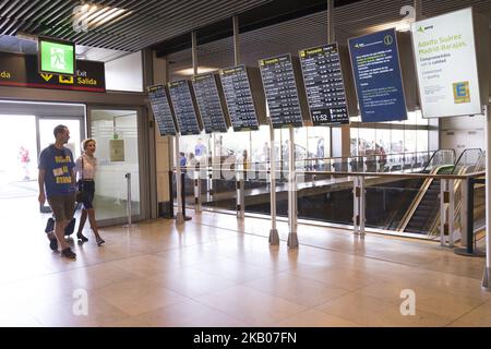 Secondo giorno di sciopero dei membri dell'equipaggio di cabina della compagnia aerea low-cost Ryanair presso l'aeroporto internazionale Madrid-Barajas di Madrid (Spagna), 26 luglio 2018. Ryanair ha dato un preavviso di potenziali licenziamenti per più di 100 piloti e 200 dipendenti con sede a Dublino, ai quali sarà offerta la possibilità di essere trasferiti in Polonia o in altre località (Foto di Oscar Gonzalez/NurPhoto) Foto Stock